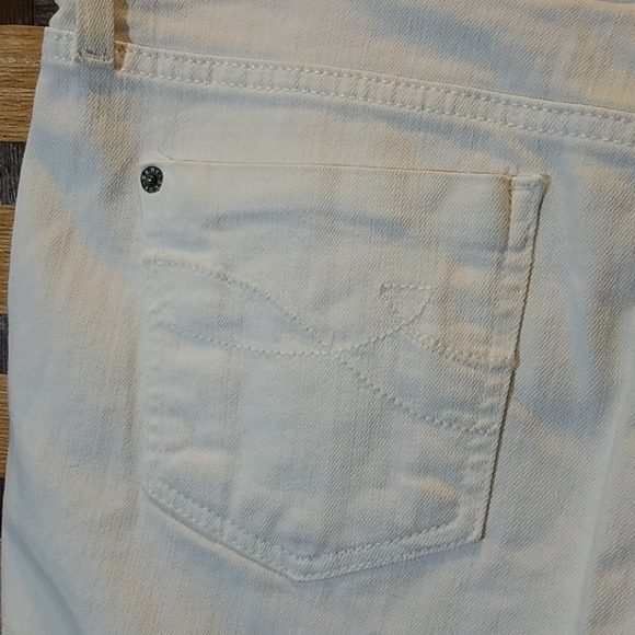DKNY white cuffed jean shorts - Picture 6 of 9
